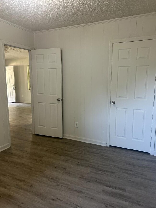 Building Photo - 208 Dent Ln