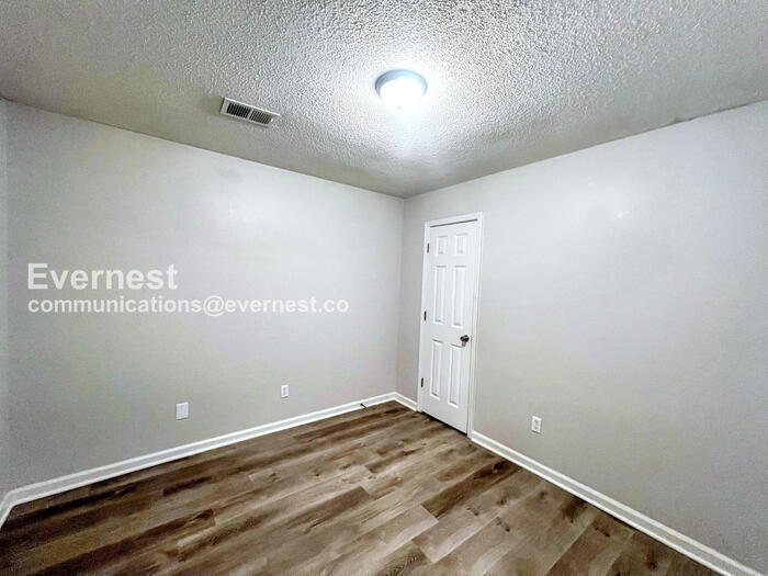 Building Photo - 375 Blair Dr W