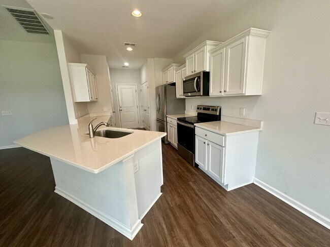 Building Photo - Three Bedroom Home with Large Loft in Heartstone Lakes!