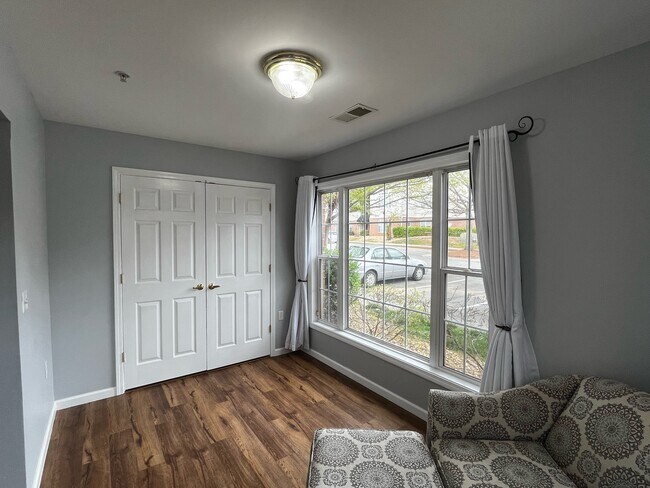 Building Photo - 2520 Friedland Pl