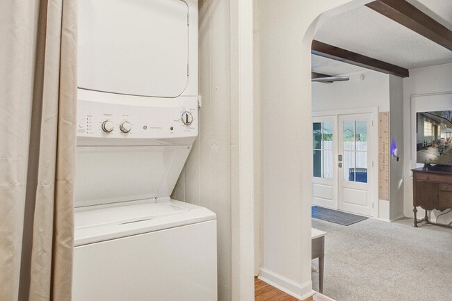 Building Photo - 4420 S Rhett Ave