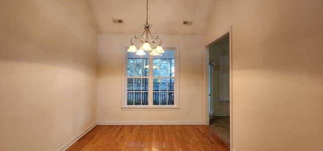 Building Photo - 302 Savannah Dr