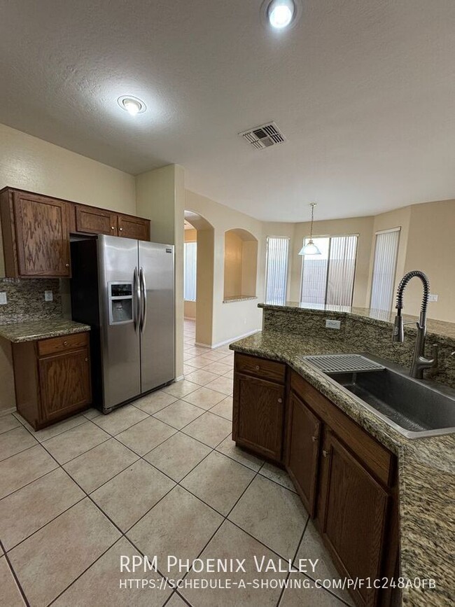 Building Photo - 2305 W Carter Rd