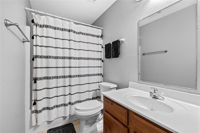 Building Photo - 4462 W Alberta St