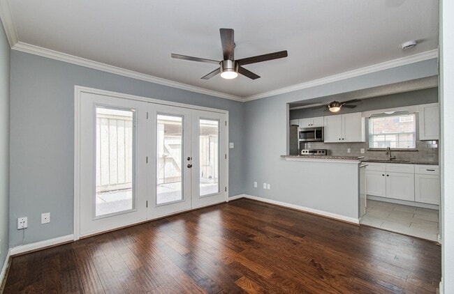 Building Photo - 402 Bendwood Dr