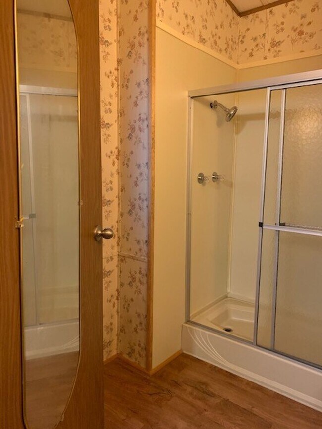 Building Photo - Double-Wide Mobile Home. Housing Accepted!
