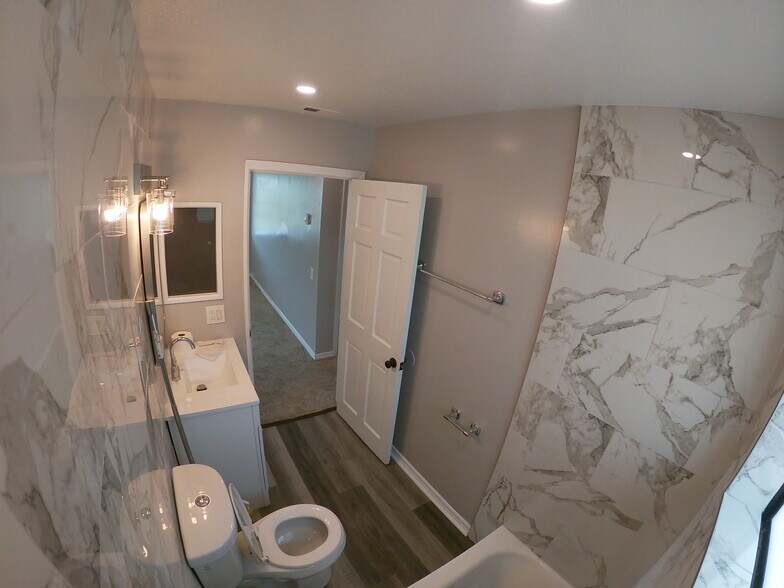 Full Sized Bathroom - 17350 Pinnell St
