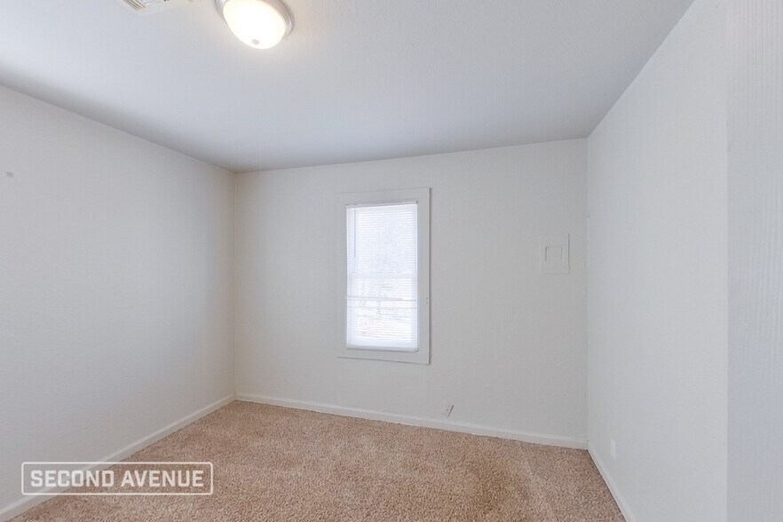 Building Photo - 2100 NE 26th St