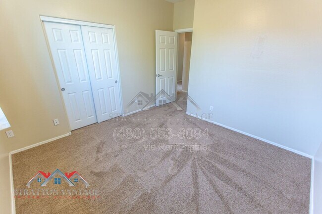 Building Photo - 9136 W Meadow Dr