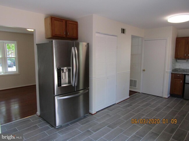 Building Photo - 4158 Hamlin Ct