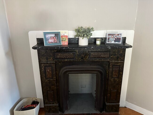 Building Photo - 26 E Oxford St