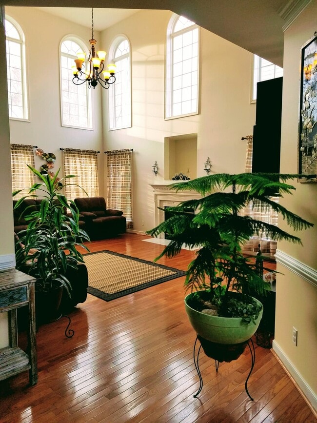 Building Photo - 4917 Sadler Glen Ct, Glen Allen, VA 23060