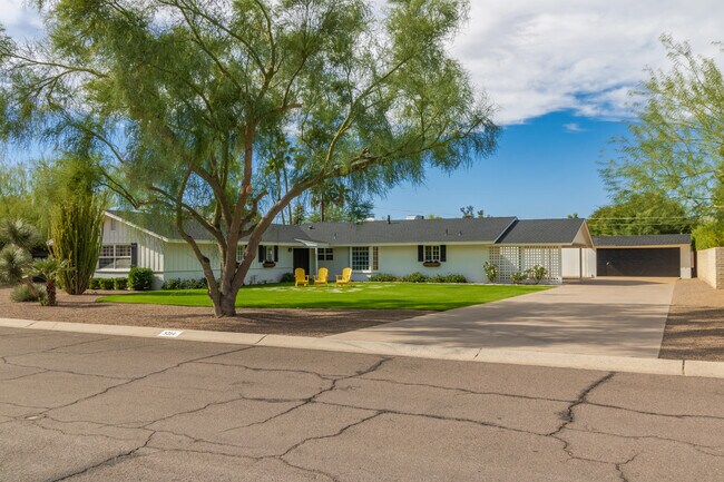 Building Photo - 5214 N 43RD PL