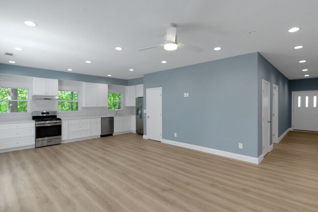 Building Photo - Your New Home Awaits!