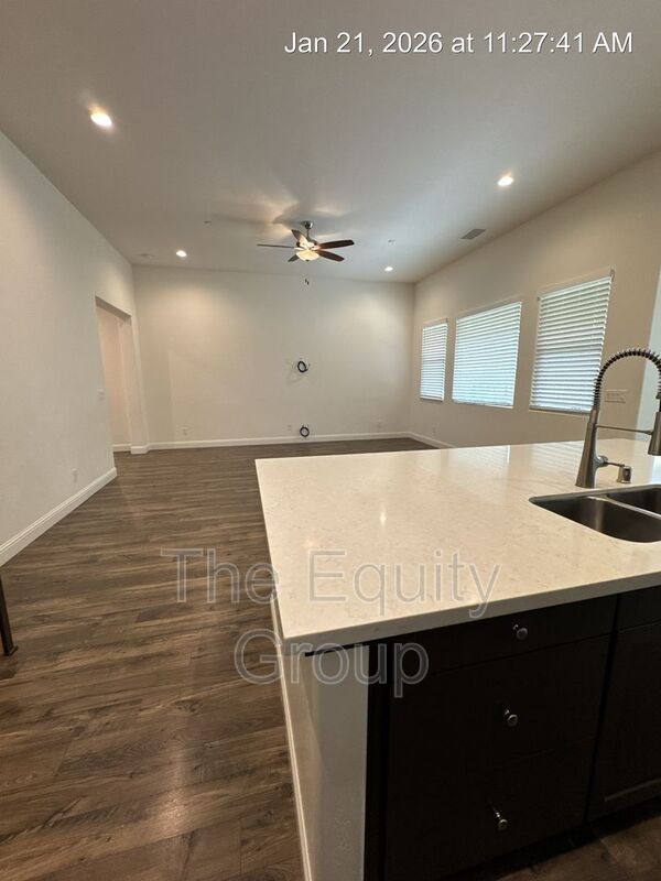 Building Photo - 1829 W Prescott Ave