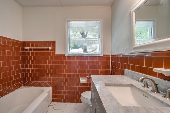 Building Photo - 3647 Washburn Ave