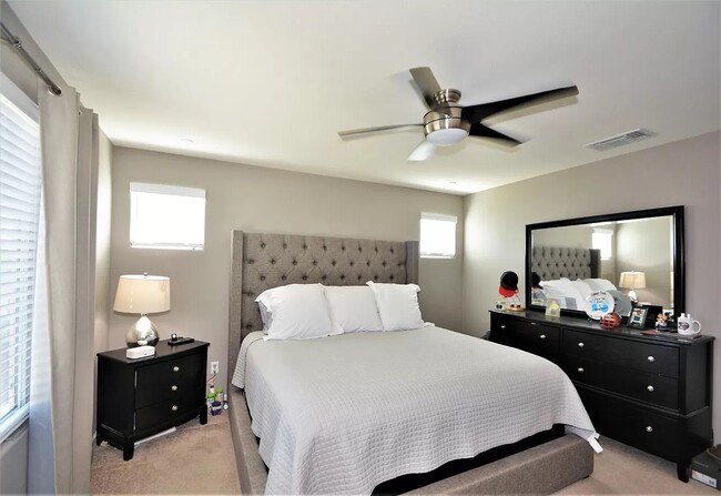 Building Photo - 6856 E Geary St