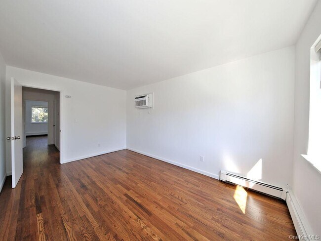 Building Photo - 83 Grandview Ave