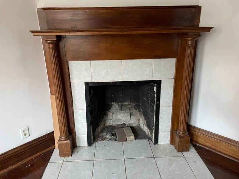 Building Photo - 1006 State St