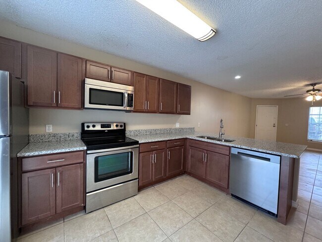 Building Photo - 2/2 first floor unit Lancelot of Winter Park