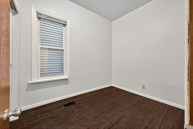 Building Photo - 1922 N Whipple St