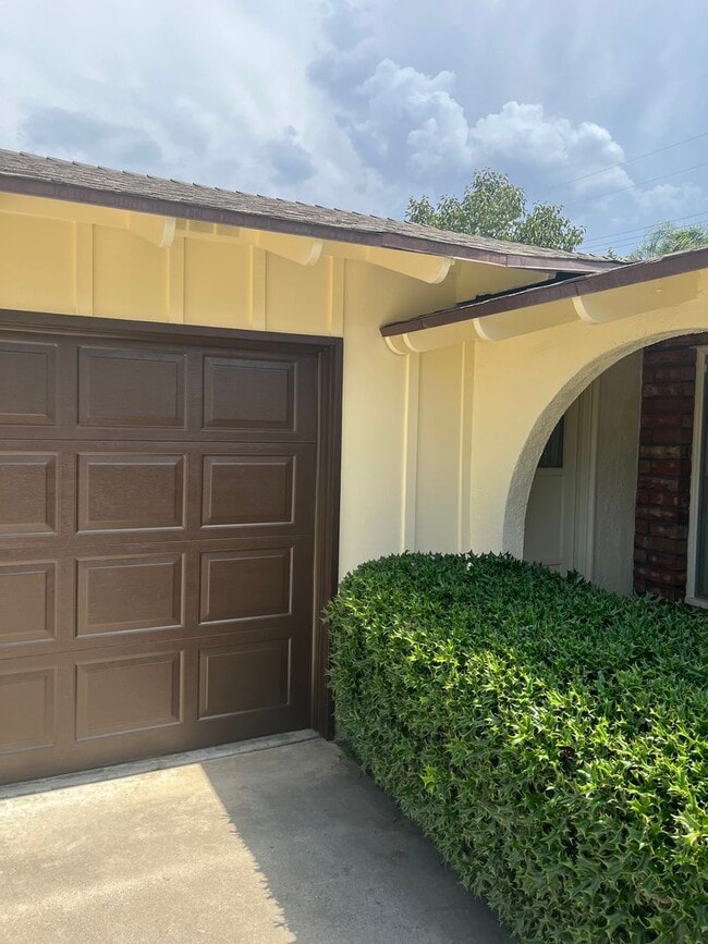 Building Photo - Single Family Home