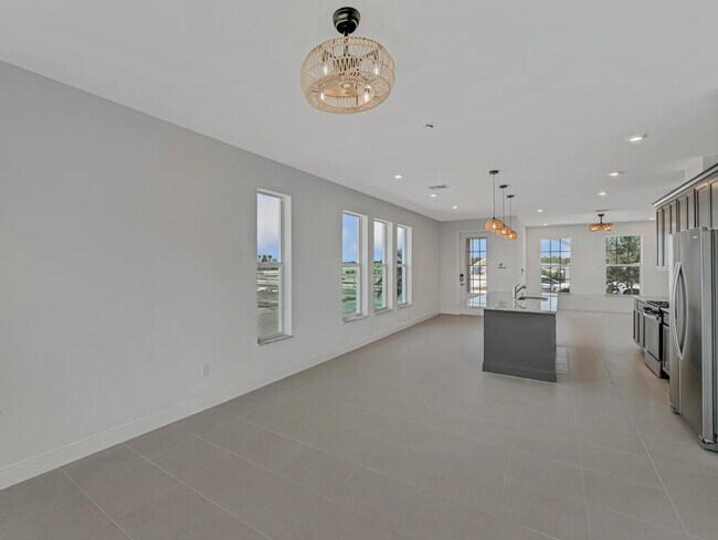 Building Photo - 930 SW Pr Ave