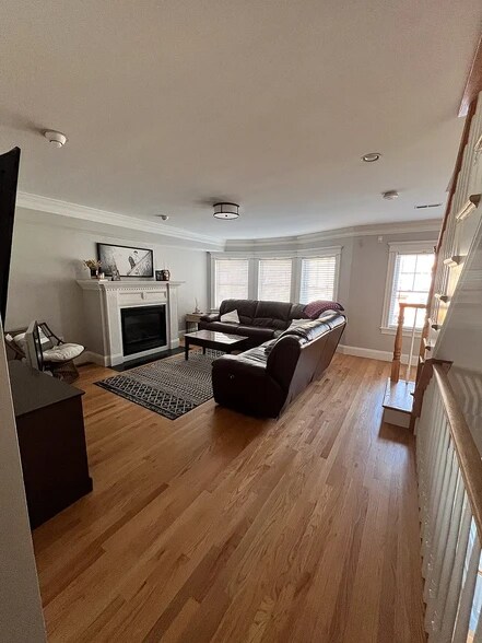 Building Photo - 153 D St