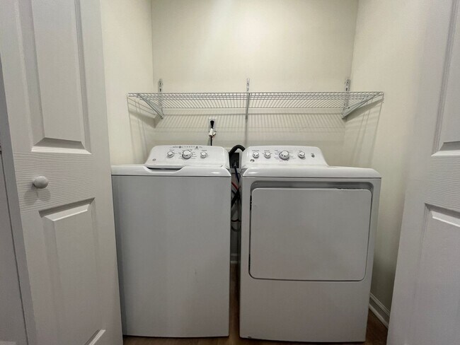 Building Photo - Newley Remodeled!