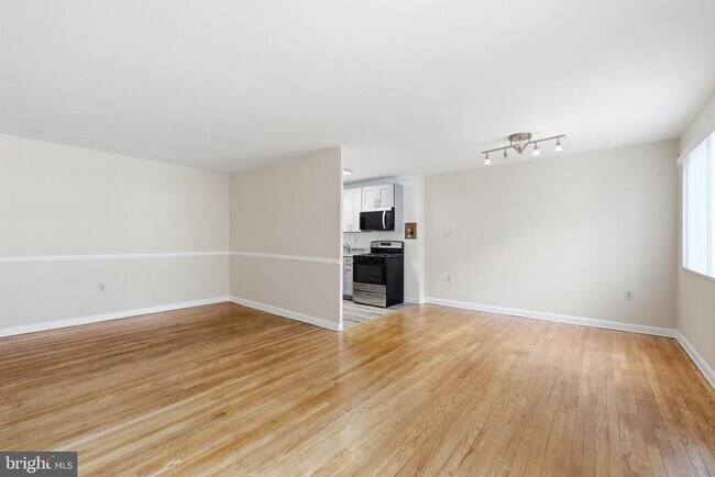 Building Photo - 1200 S Arlington Ridge Rd