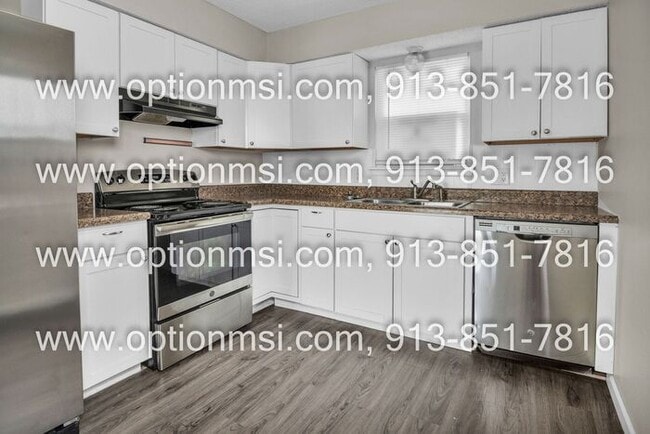 Building Photo - **Spacious 2-Bedroom Duplex in a Cul-de-Sac!**