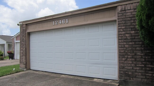 Building Photo - 12461 Wellington Park Dr