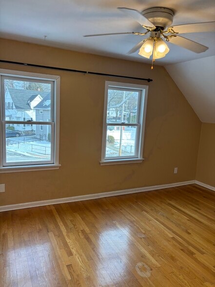 Building Photo - 246 Shaw St