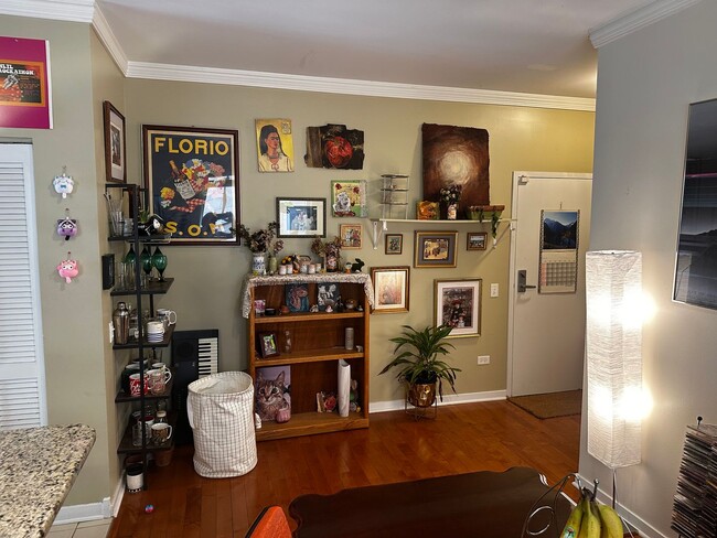 Building Photo - Spacious 3 Bed, 2 Bath Steps to Taylor Street
