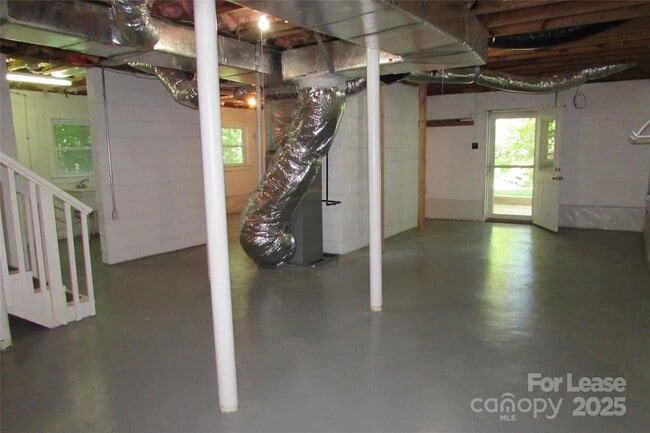 Building Photo - 501 Dunham Rd