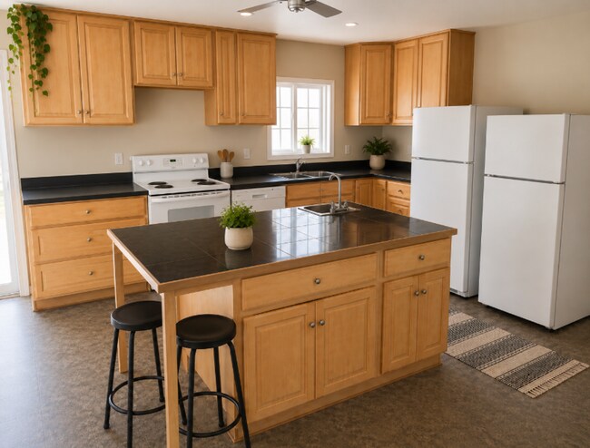 Building Photo - Available 6/25. Large 5 bed house, 5-minute walk to Cal Poly. 0.2 miles to campus, parking includ...
