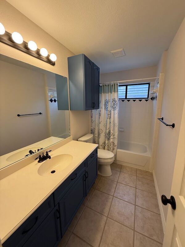Building Photo - 17007 Vinland Dr