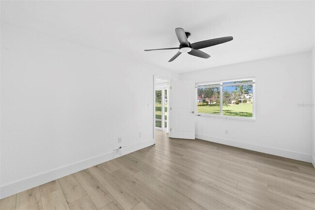 Building Photo - 4920 Locust St NE