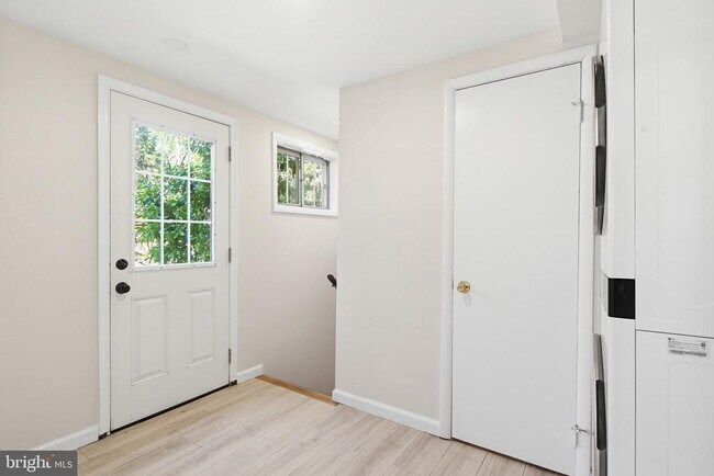 Building Photo - 9717 Hedin Dr