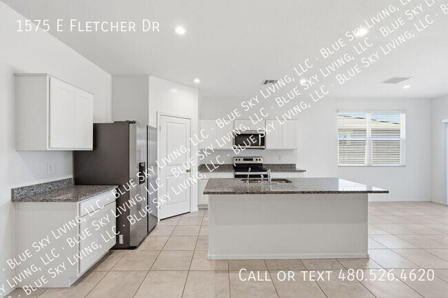 Building Photo - 1575 E Fletcher Dr