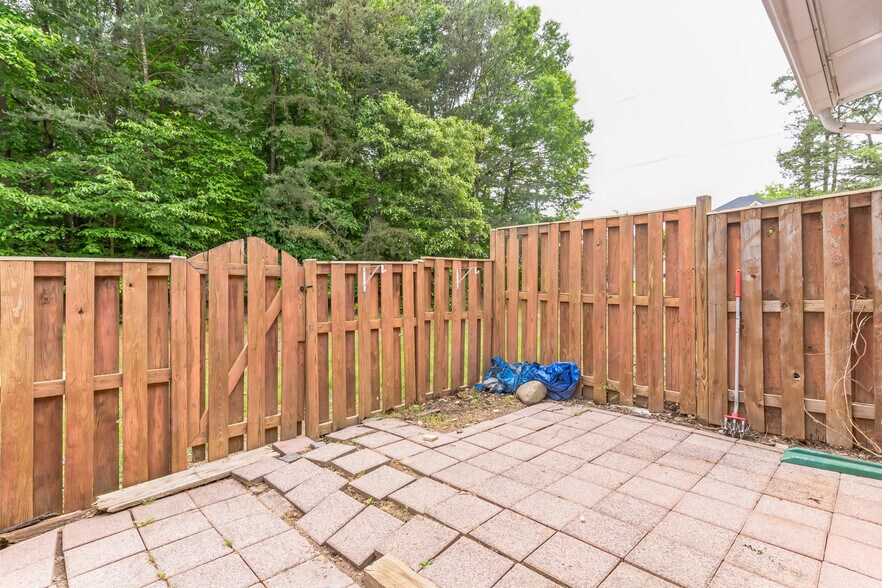 Building Photo - 15606 Traverser Ct