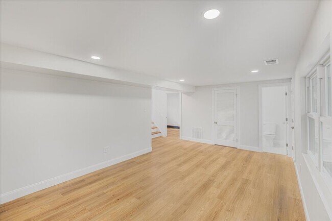 Building Photo - 57 Greenvale Rd