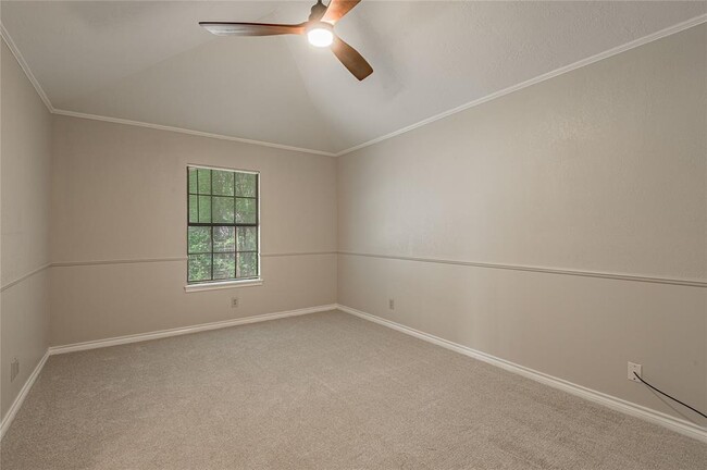 Building Photo - 610 Normal Park Dr