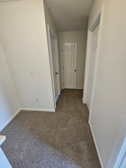 2nd Floor Hall - 138 Wagnalls Ct