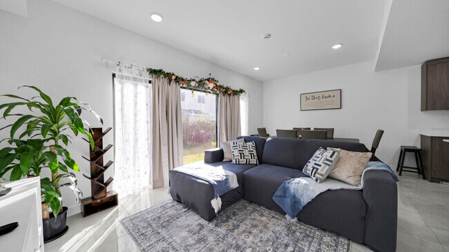 Building Photo - 415 NW 13 Ct