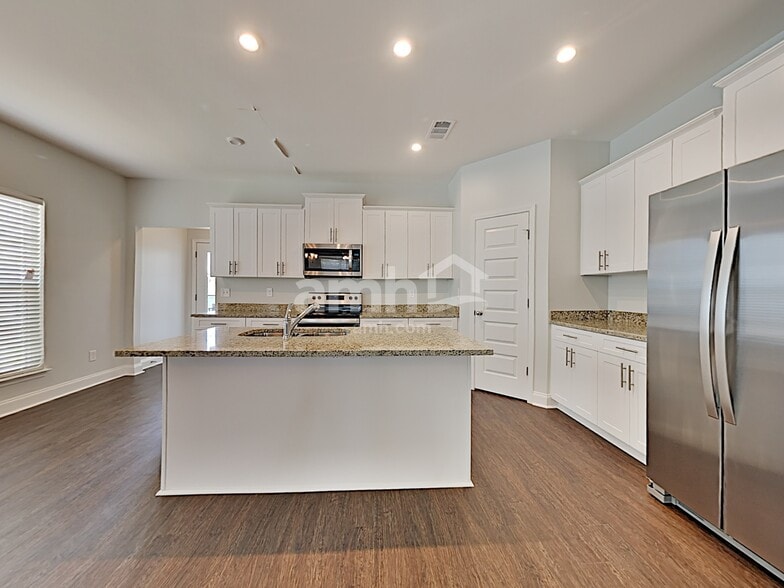 Building Photo - 5512 Central Grove Sq