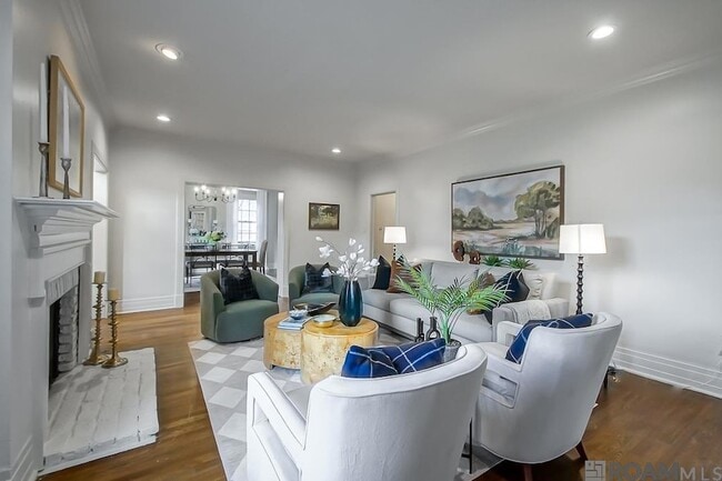 Building Photo - 2221 Olive St