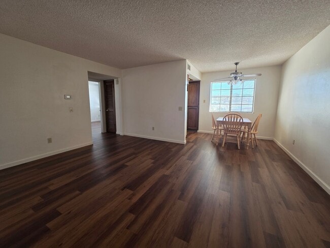 Building Photo - Charming 2 bedroom condo