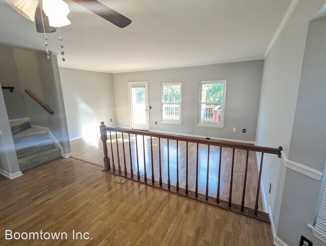 Building Photo - 3 br, 3.5 bath House - 7117 Gresham Court ...