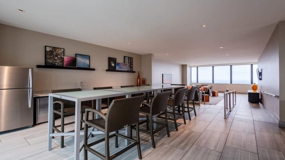 Building Photo - 1016 Elm St